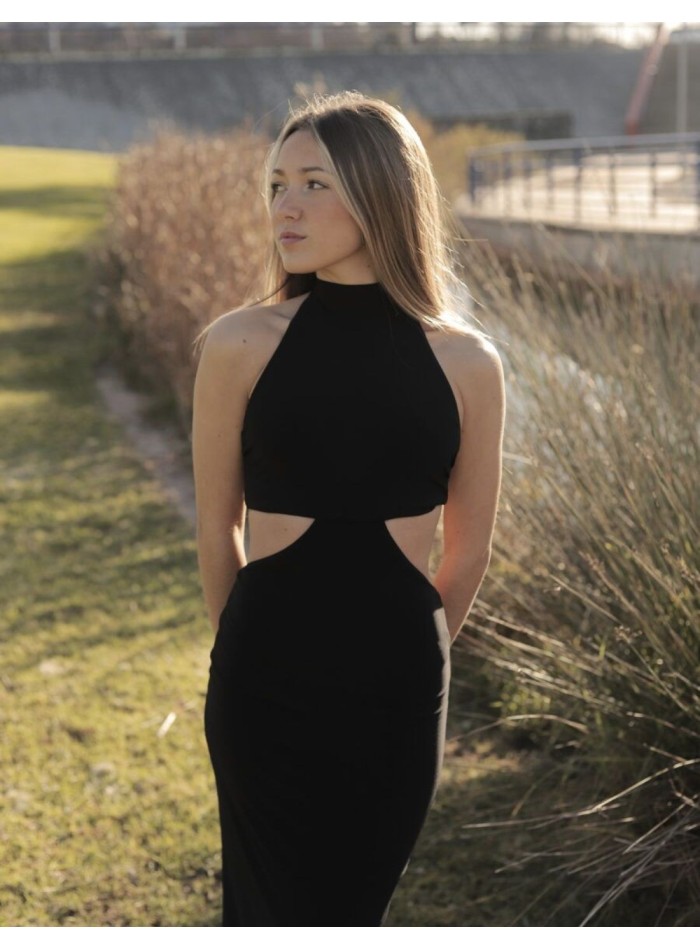 Vestido de fiesta midi cut out con escote halter negro