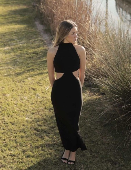 Vestido de fiesta midi cut out con escote halter negro