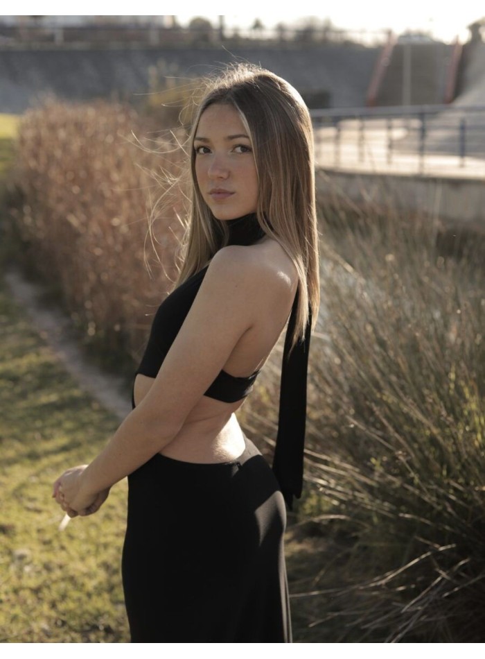 Robe de soirée midi à découpes et encolure...