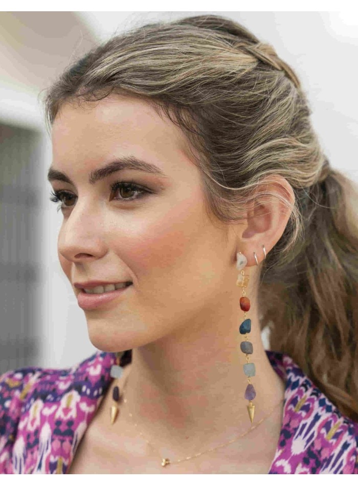 Long party earrings with natural-coloured stones