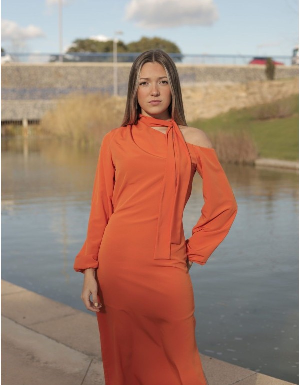 Robe de cocktail orange à encolure asymétrique et manches... 2