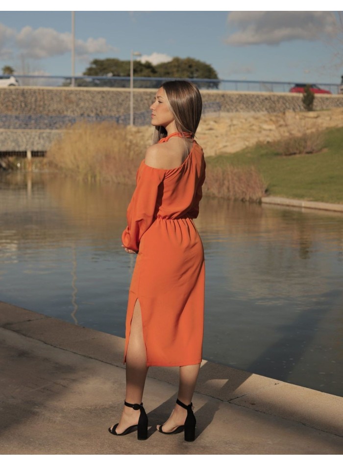 Robe de cocktail orange à encolure asymétrique...
