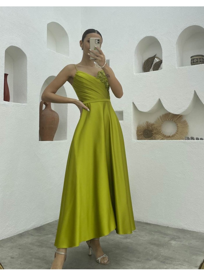Midi party dress with sweetheart neckline and embroidery
