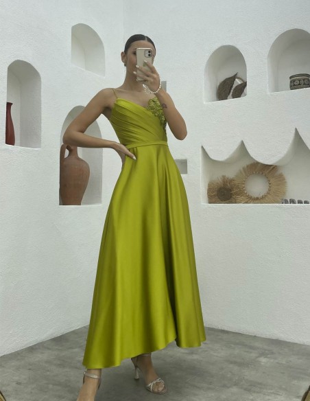 Midi party dress with sweetheart neckline and embroidery lime