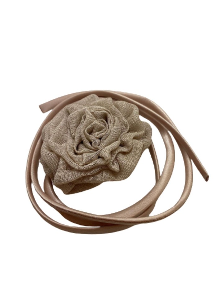 Gargantilla de fiesta beige con adorno flor y bies ajustable