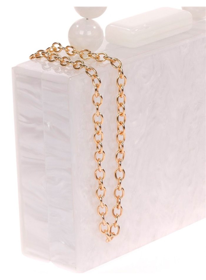 Sac de fête en nacre avec anse en perles