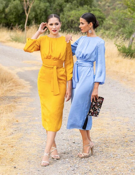 Vestido midi de fiesta con hombrera y lazada color mostaza y azul