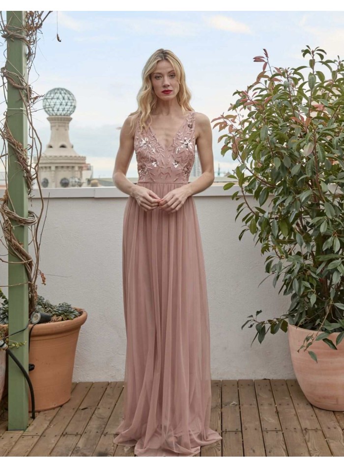 Long party dress with V-neckline and tulle skirt
