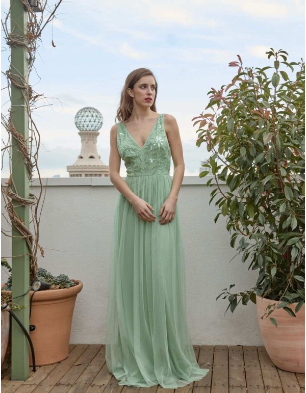 Robe longue de fête avec décolleté en V et jupe en tulle