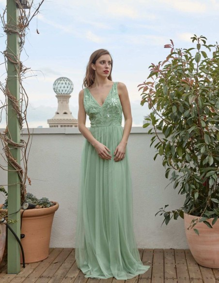 Robe longue de fête avec décolleté en V et jupe en tulle