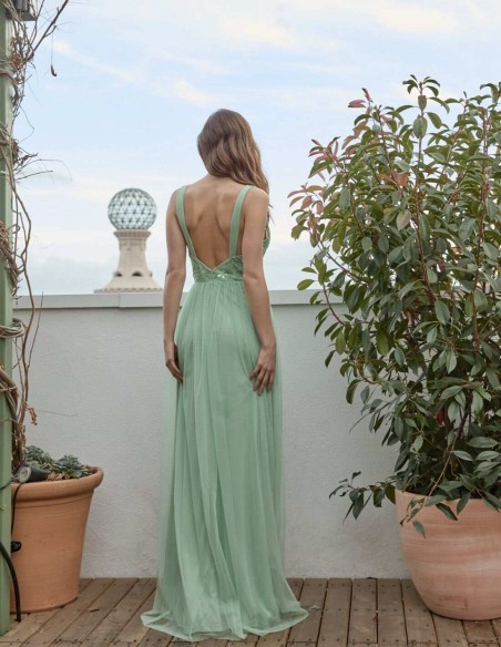 Robe longue de fête avec décolleté en V et jupe en tulle