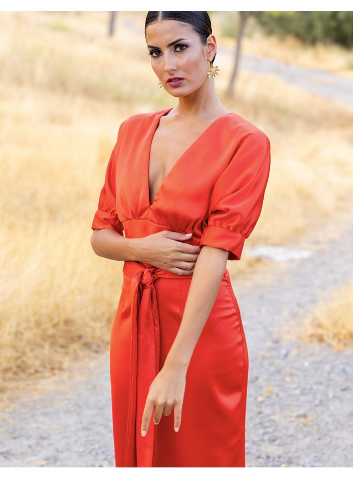 Midi party dress with short puffed sleeves and bow at the waist