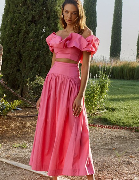 Crop-top and midi skirt party outfit