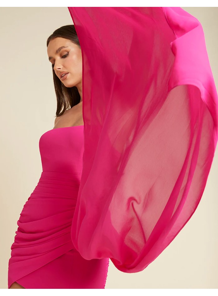 Vestido corto de fiesta palabra de honor con fruncido y caída fucsia