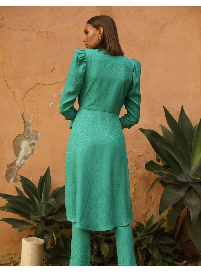 Conjunto blusa cruzada y pantalón recto de...