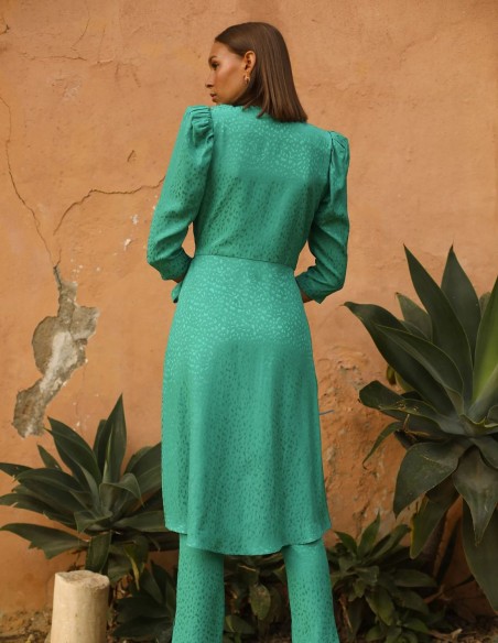 Conjunto blusa cruzada y pantalón recto de jacquard verde