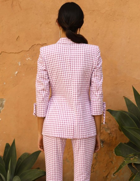 Traje de fiesta con estampado vichy de chaqueta anudada y pantalón pitillo