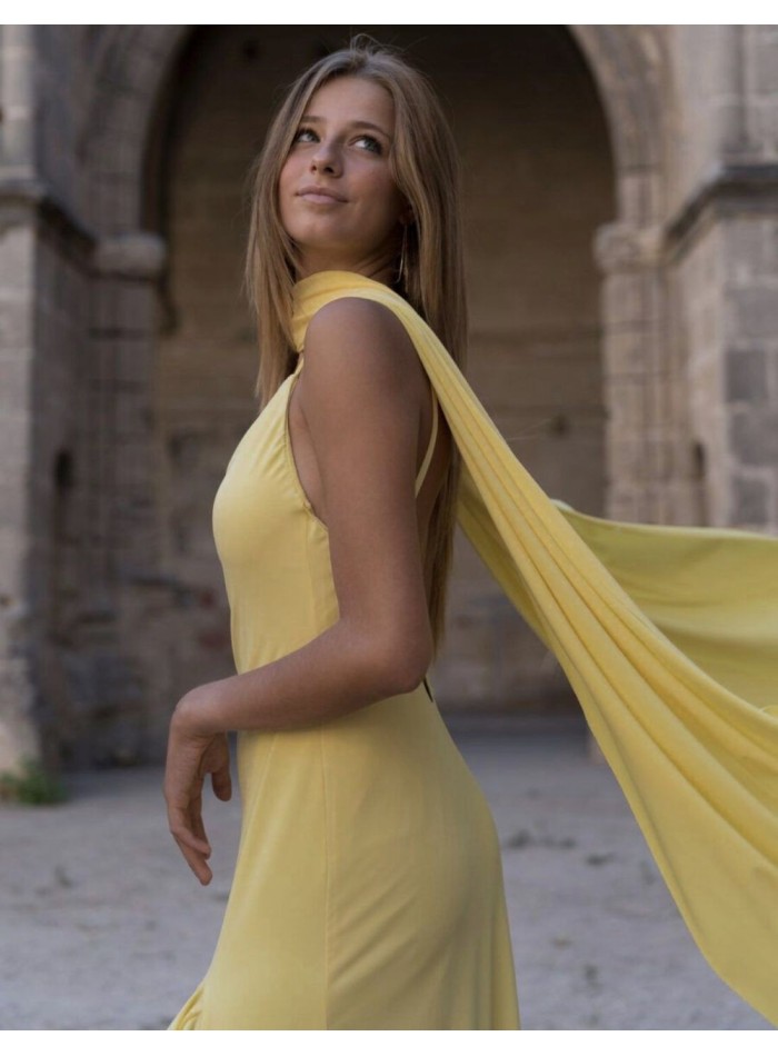 Robe de soirée midi avec dos ouvert et détails...