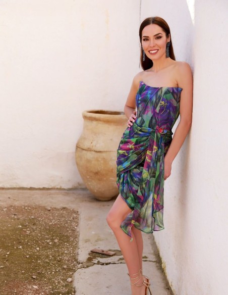 Vestido corto de fiesta con corpiño y falda cruzada