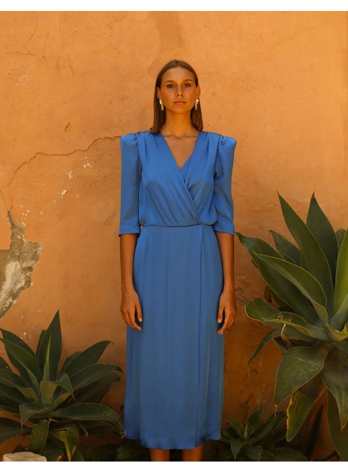 Vestido midi de fiesta con escote cruzado y media manga para invitada