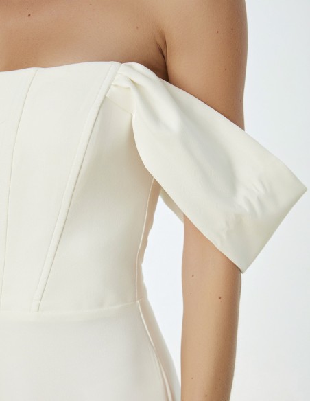 Combinaison de soirée avec corsage et manches plongeantes