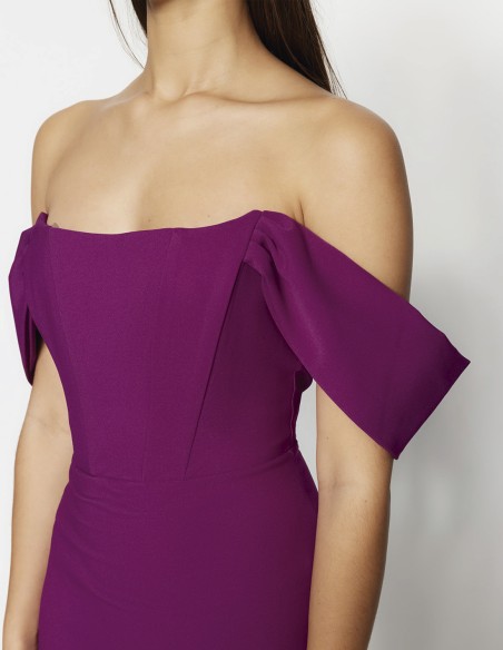 Cocktail dress with bodice bodice and small sleeves detail