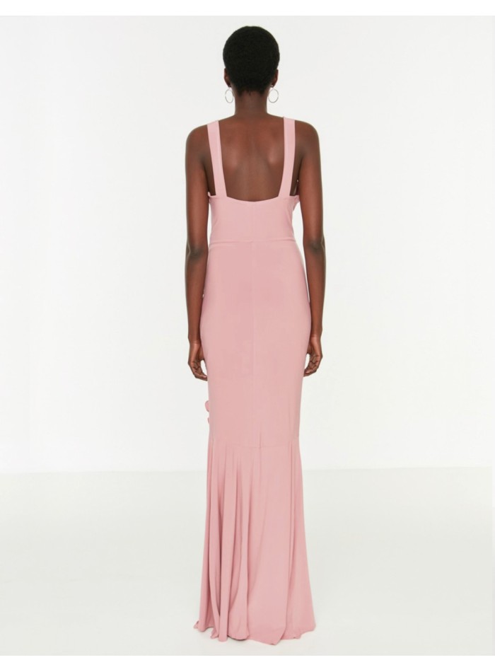 Stretch evening dress with ruffled and slit