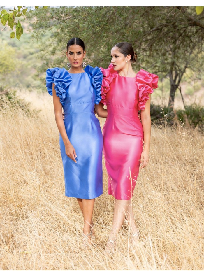 Vestido cóctel satinado con mangas ángel arrugadas