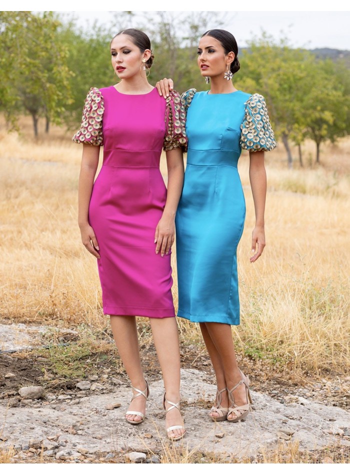Cocktail dress with back neckline and short puffed sleeves