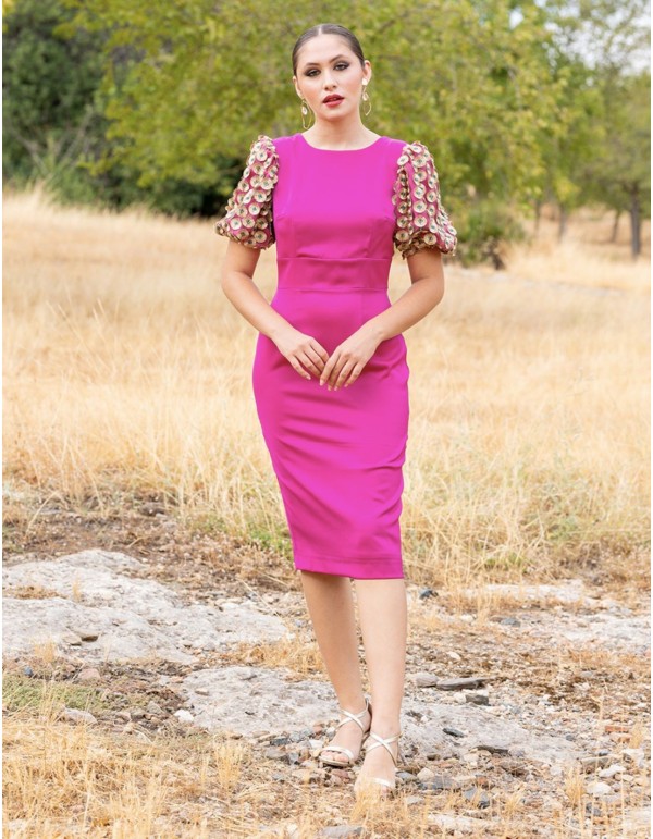 Cocktail dress with back neckline and short puffed sleeves