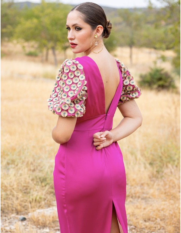 Robe courte avec décolleté dans le dos et manches courtes... 2