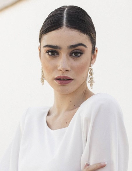 Boucle d'oreilles longue avec perles blanches