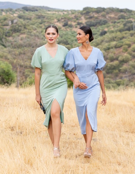 Pastel midi dress with central slit and neckline