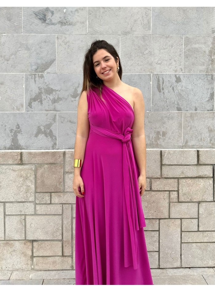 Vestido de fiesta largo con caída y con vuelo en la falda, elegante para ocasiones especiales.