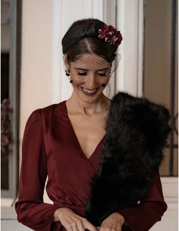 Black knotted headband with preserved flowers