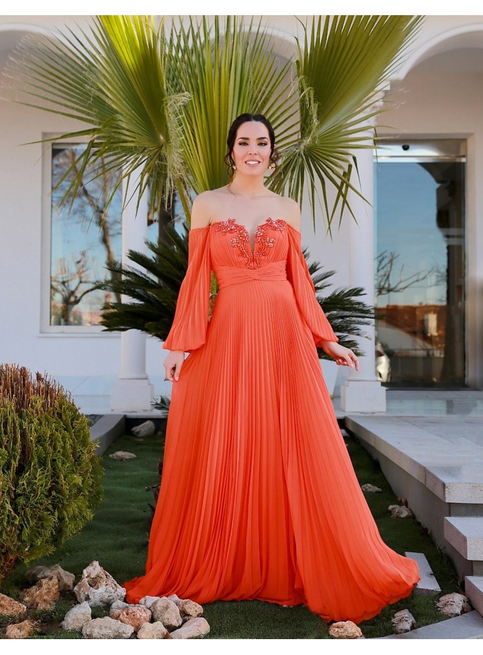 Long pleated party dress with plunging sleeves and embroideries pistachio