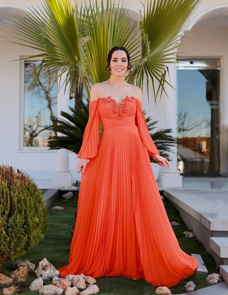 Long pleated party dress with plunging sleeves and embroideries