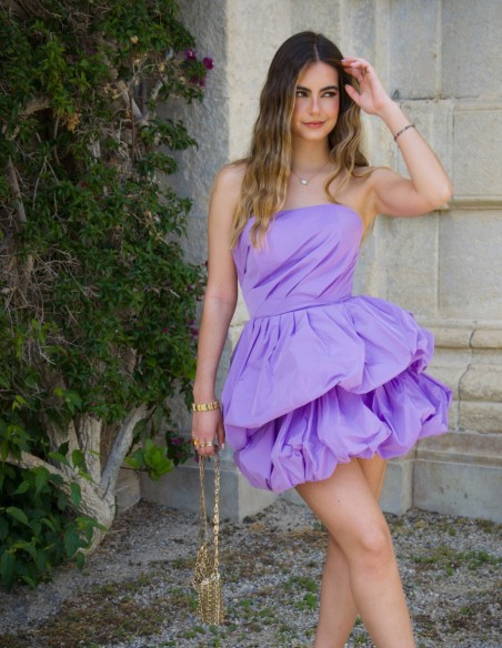 Vestido corto de fiesta con escote bandeau y falda abombada a capas