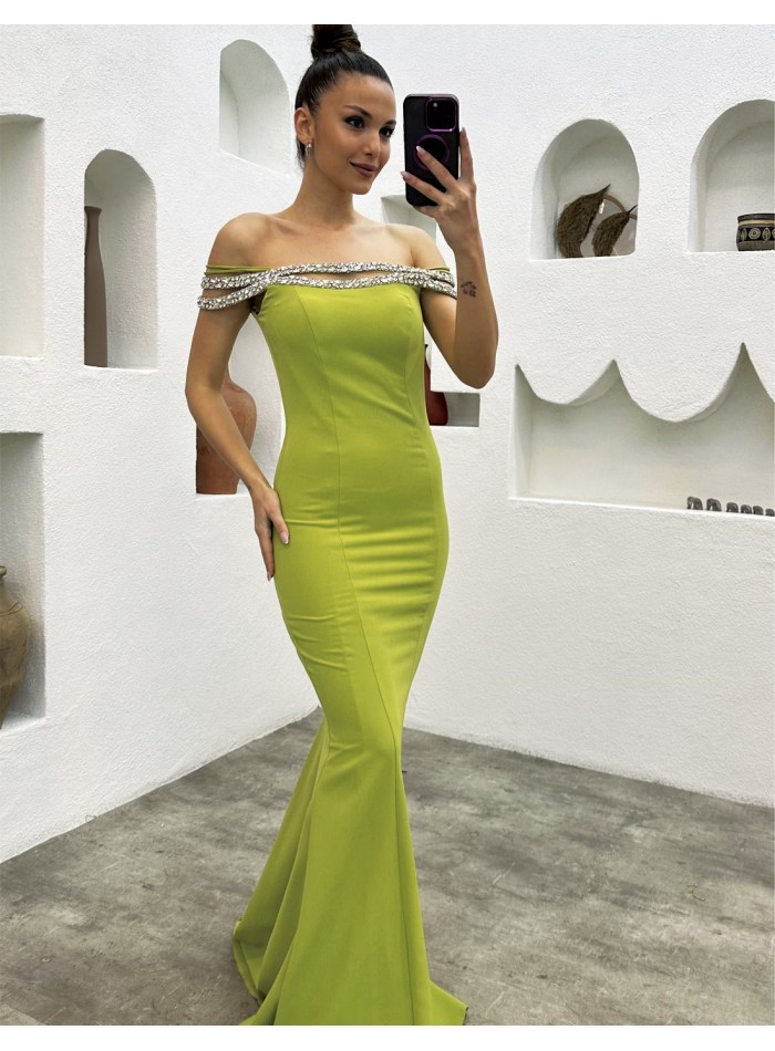 Vestido de fiesta de corte sirena ajustado con pedrería
