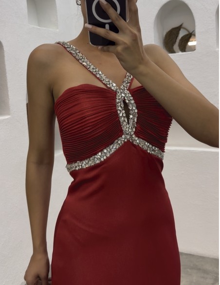Robe de soirée longue avec encolure sans bretelles et strass à l'encolure