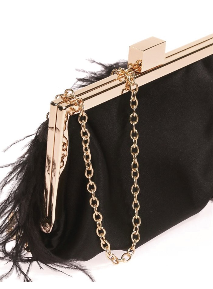 Sac de fête en plumes et satin avec fermoir doré