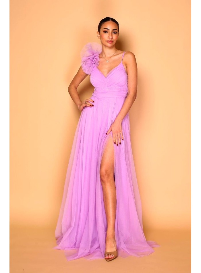 Tulle evening dress with decorated shoulder for guests