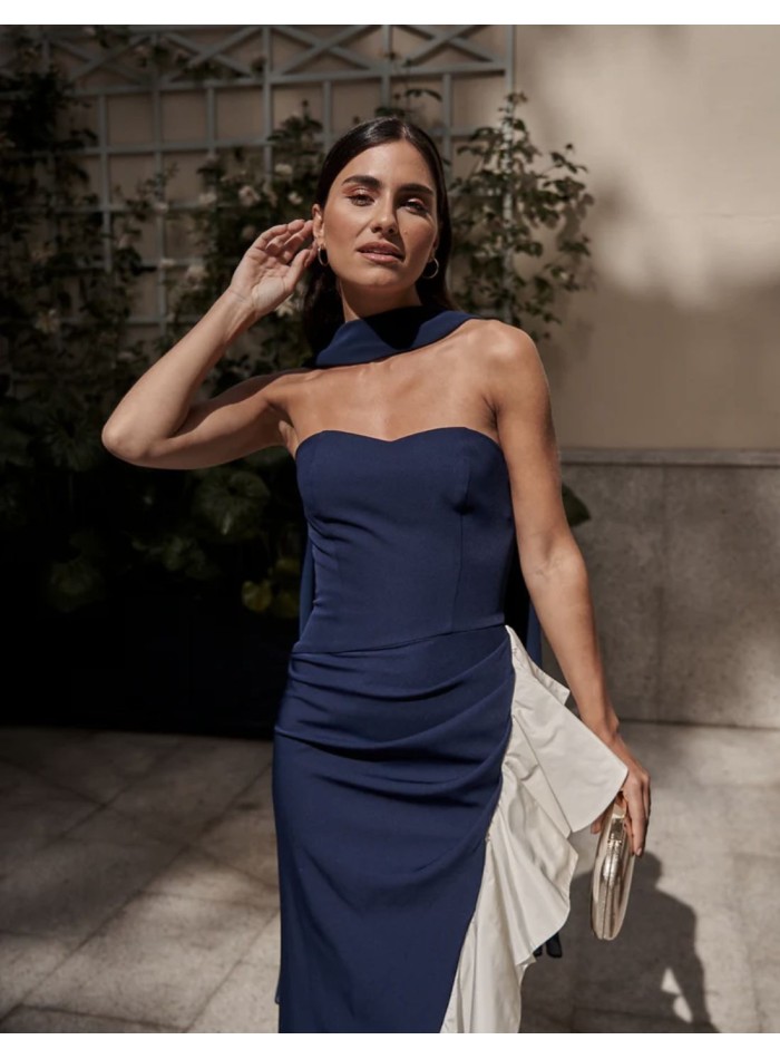 Robe longue de fête avec encolure cache-coeur...