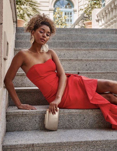 Robe longue de fête avec encolure cache-coeur et volant latéral