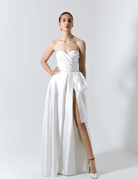 Long wedding dress with sweetheart neckline