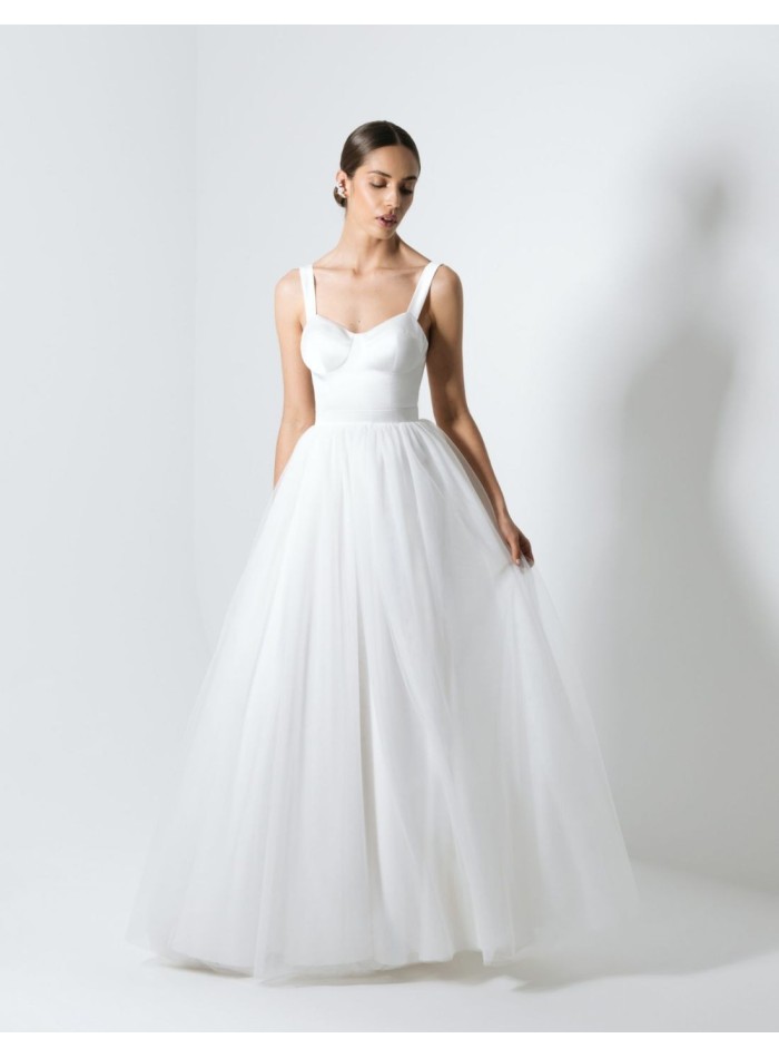 Wedding dress with long tulle skirt