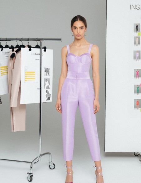 Pantalon à pinces lilas avec ceinture boutonnières
