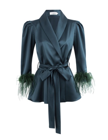 Blusa cruzada con solapas y plumas