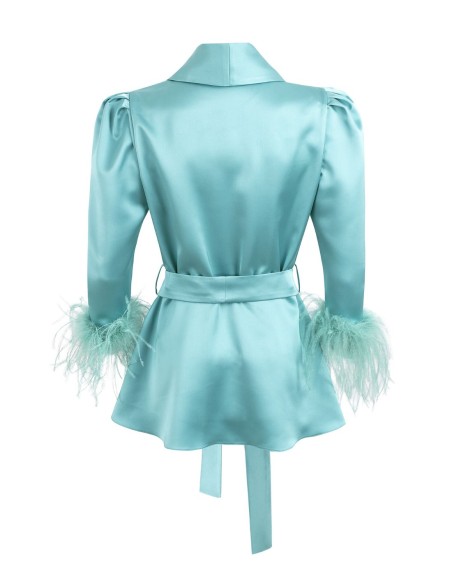 Blusa cruzada con solapas y plumas