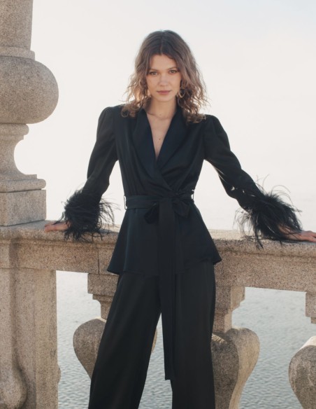 Chemisier croisé à revers et plumes